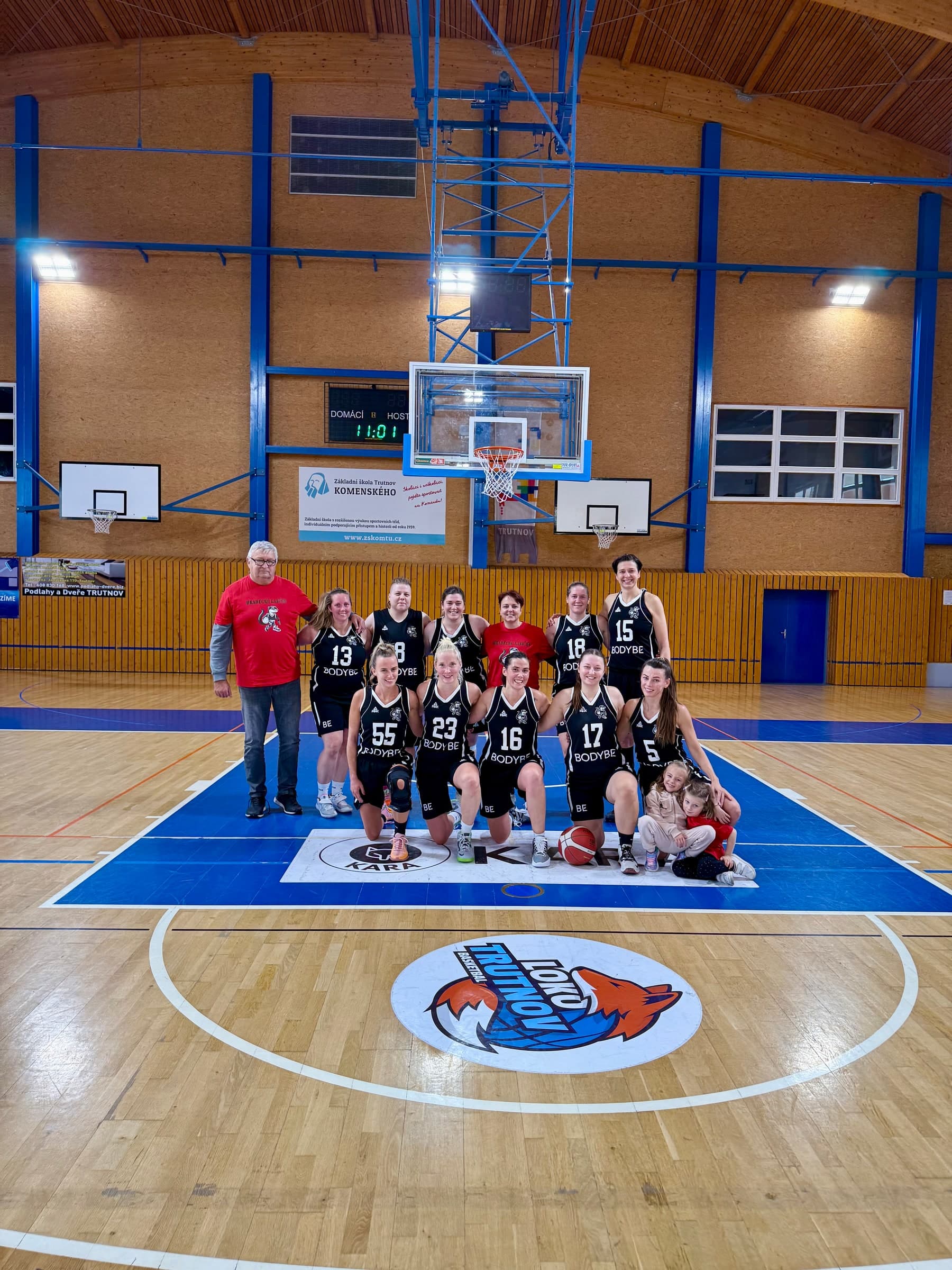 Hradecké lasičky na palubovce