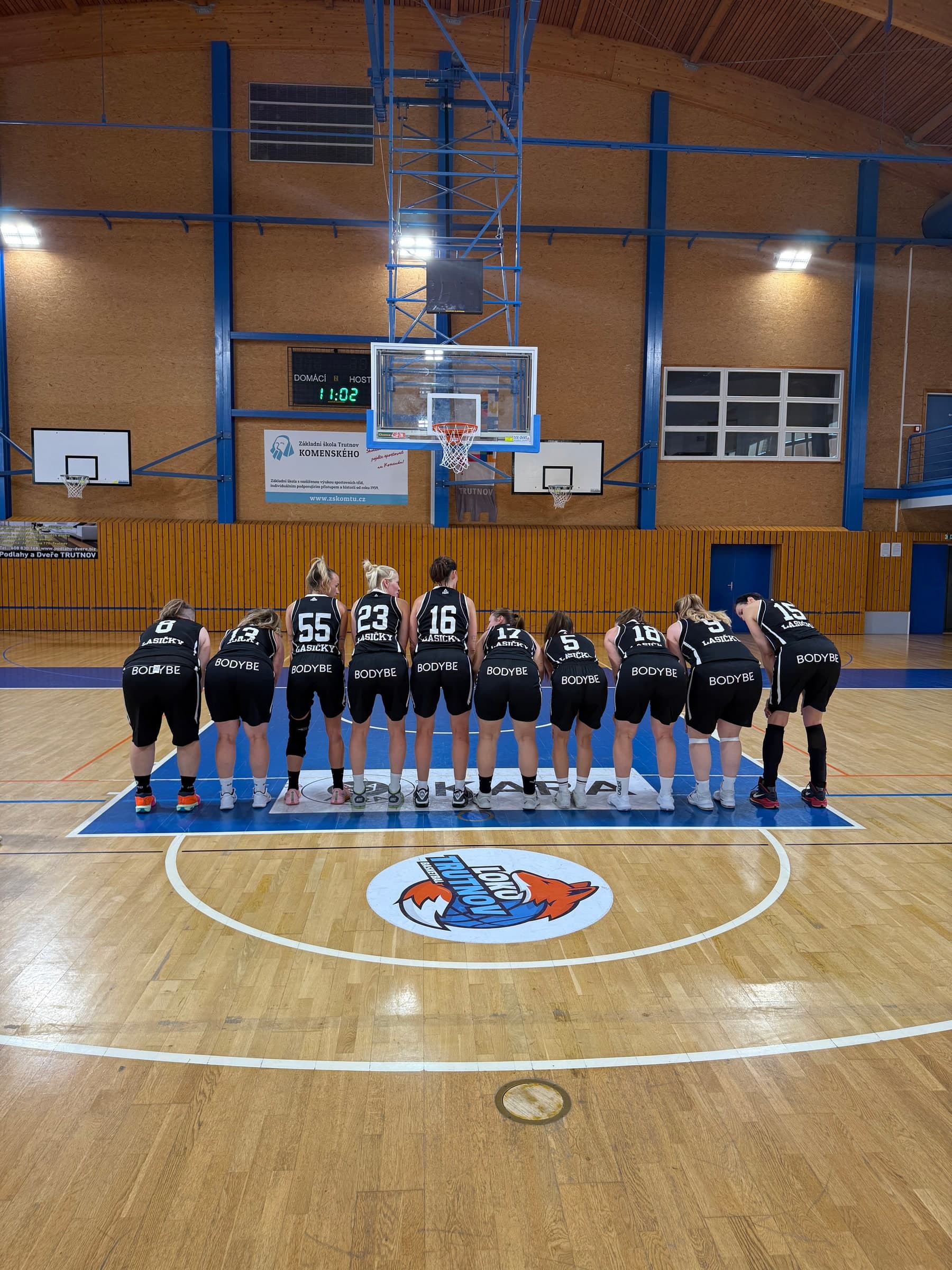 Dresy Hradeckých lasiček s logem BODYBE